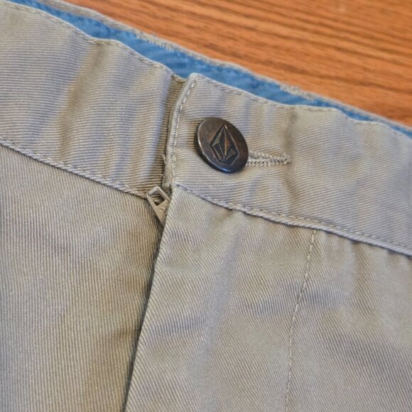 Vintage Volcom Shorts Men’s 36x10” Skater Y2K Grunge Baggy Beige Khakis - Picture 2 of 14